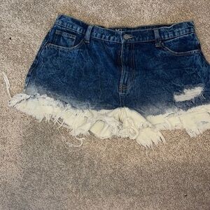 No boundaries bleach dyed shorts high rise